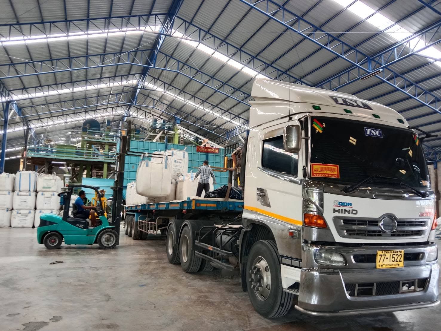 รถบรรทุกของ ZCC EXPRESS ที่ผ่านการตรวจสภาพก่อนออกงาน